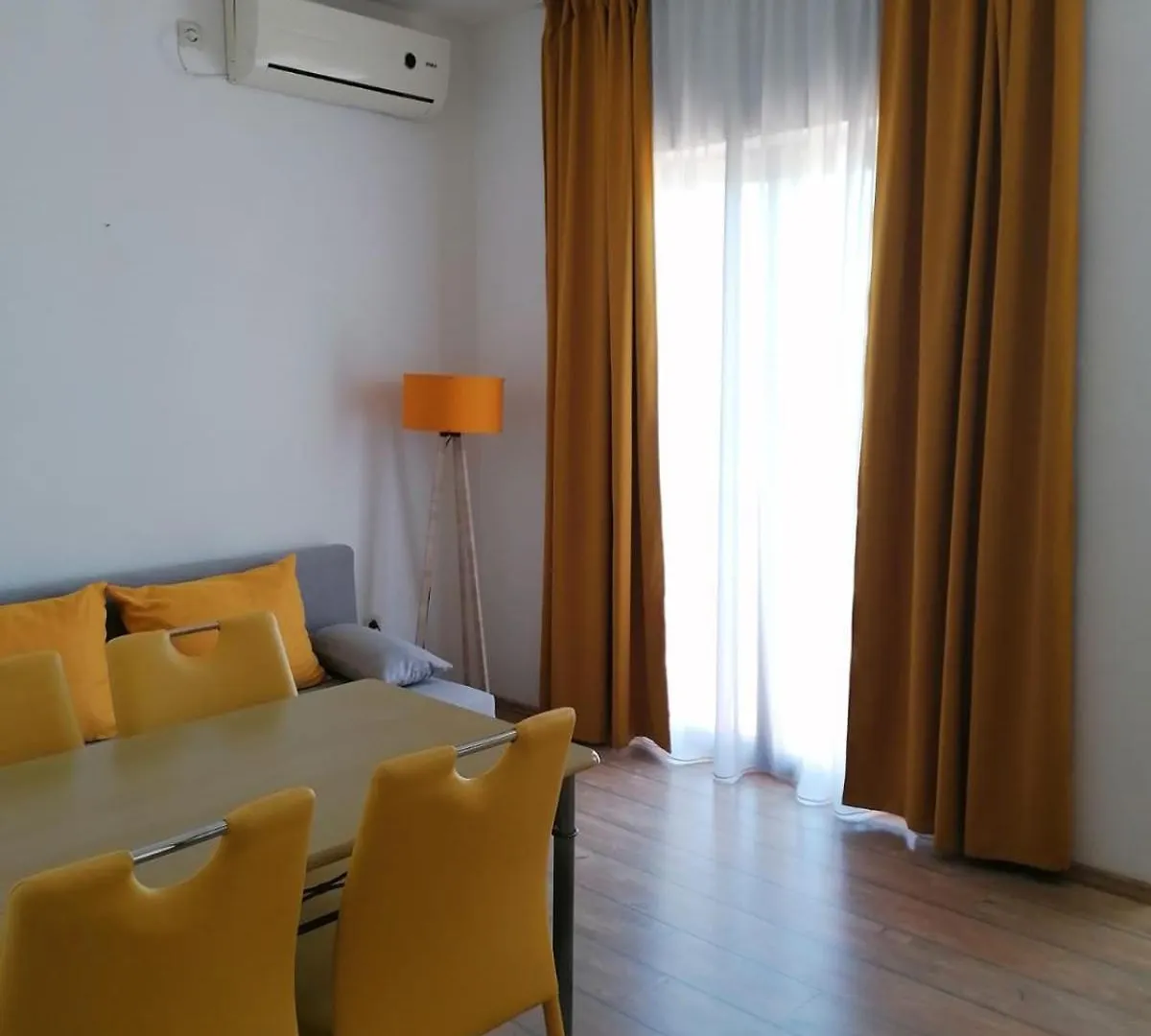Apartments Totoadria Ljubač 0*,